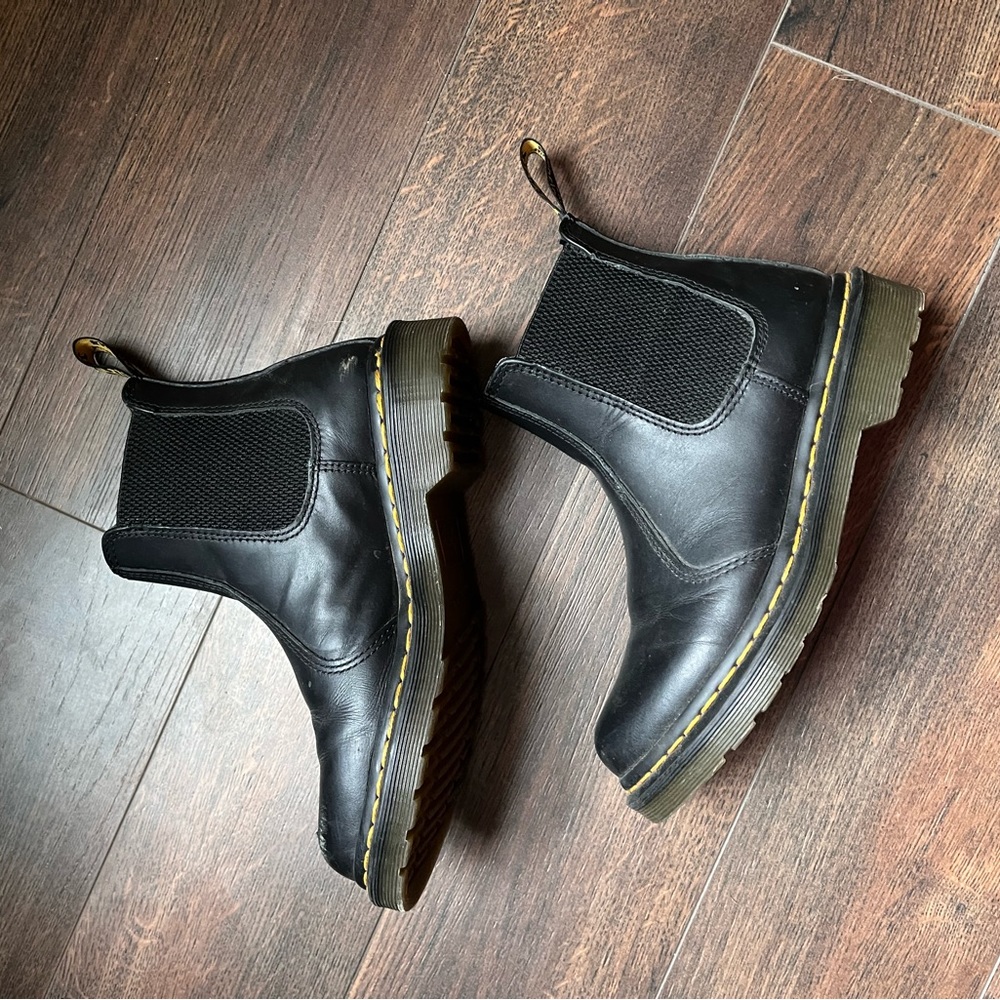 Black Dr Martens Chelsea boot